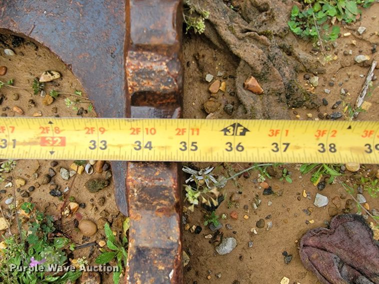 image for item FL9092 2009 John Deere 240D LC  excavator