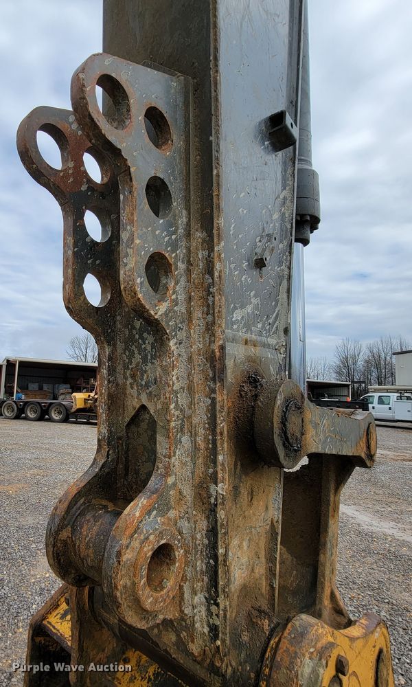 image for item FL9092 2009 John Deere 240D LC  excavator