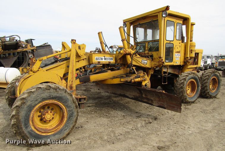 image for item GC9840 1973 Austin Western Super 300  rigid frame motor grader