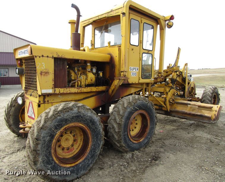 image for item GC9840 1973 Austin Western Super 300  rigid frame motor grader