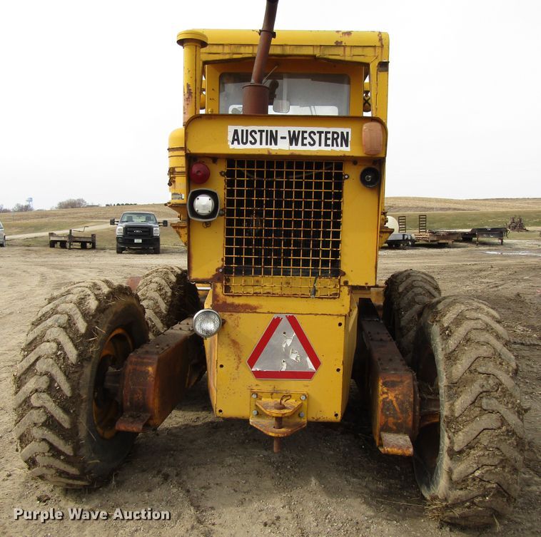 image for item GC9840 1973 Austin Western Super 300  rigid frame motor grader