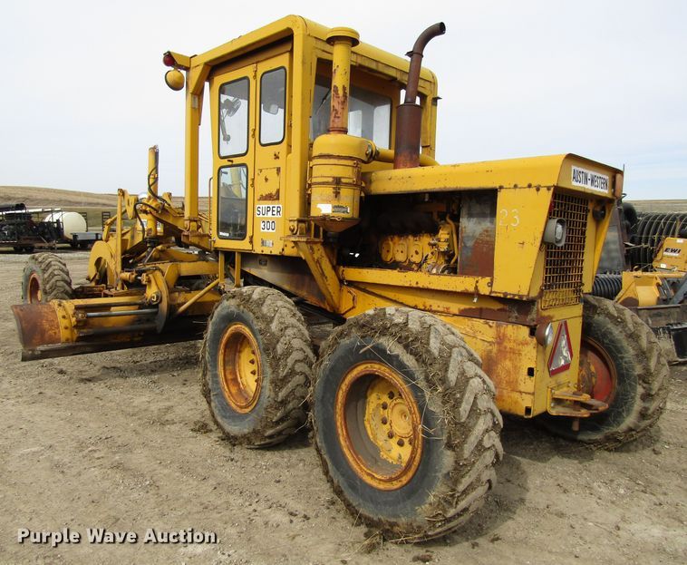 image for item GC9840 1973 Austin Western Super 300  rigid frame motor grader