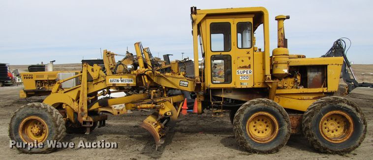image for item GC9840 1973 Austin Western Super 300  rigid frame motor grader