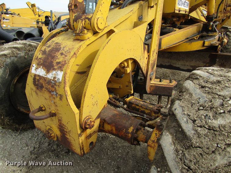 image for item GC9840 1973 Austin Western Super 300  rigid frame motor grader