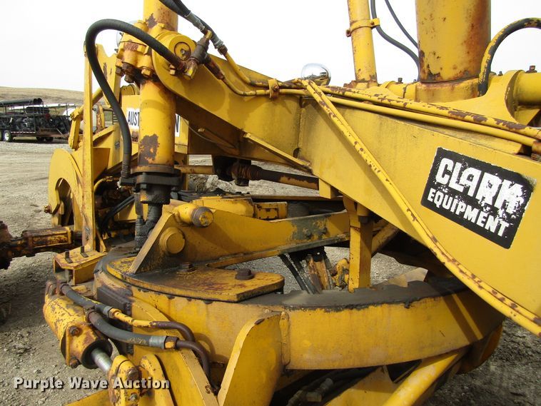 image for item GC9840 1973 Austin Western Super 300  rigid frame motor grader