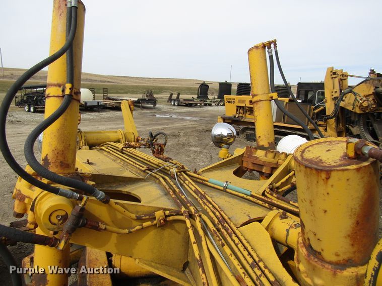 image for item GC9840 1973 Austin Western Super 300  rigid frame motor grader