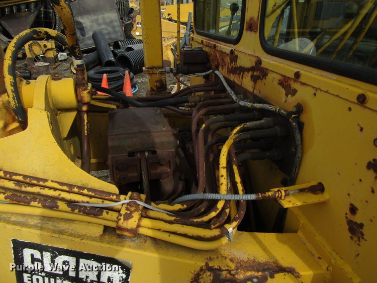 image for item GC9840 1973 Austin Western Super 300  rigid frame motor grader