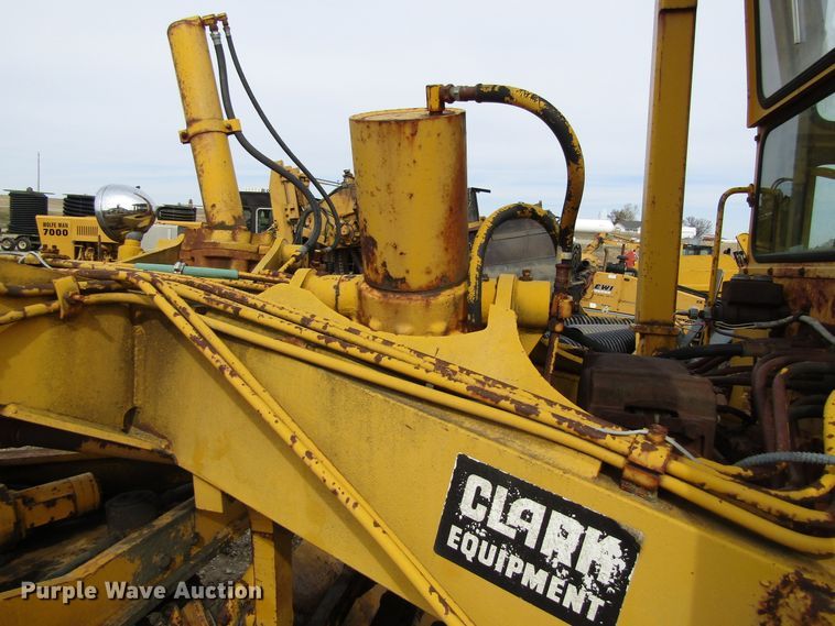 image for item GC9840 1973 Austin Western Super 300  rigid frame motor grader