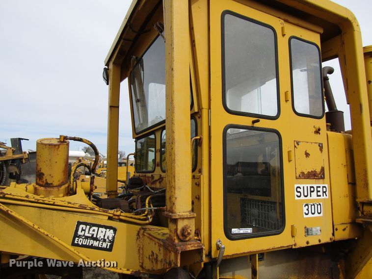 image for item GC9840 1973 Austin Western Super 300  rigid frame motor grader