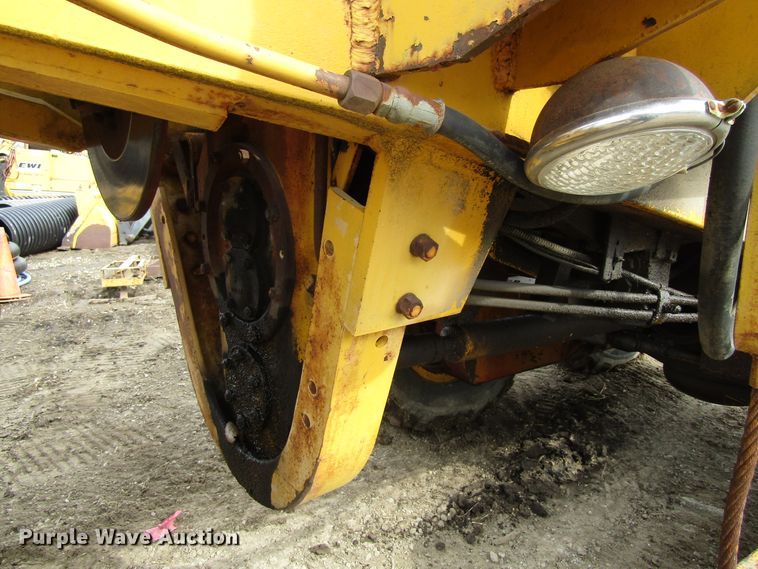 image for item GC9840 1973 Austin Western Super 300  rigid frame motor grader