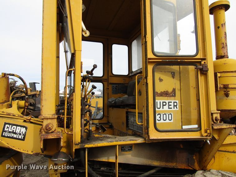 image for item GC9840 1973 Austin Western Super 300  rigid frame motor grader