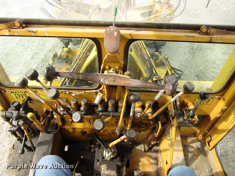 image for item GC9840 1973 Austin Western Super 300  rigid frame motor grader