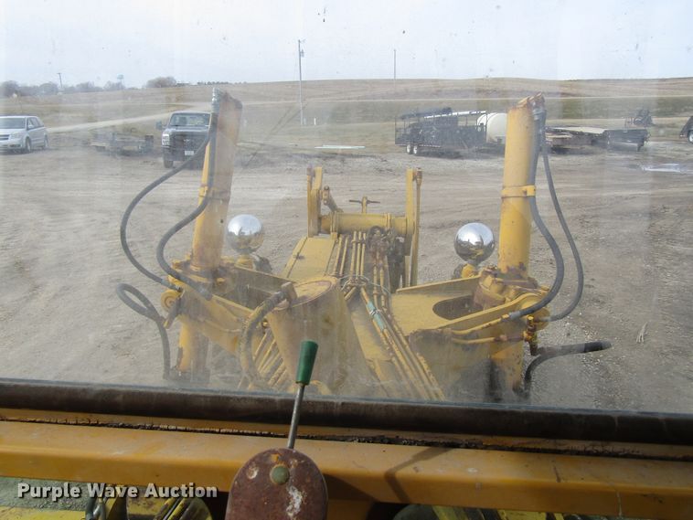 image for item GC9840 1973 Austin Western Super 300  rigid frame motor grader