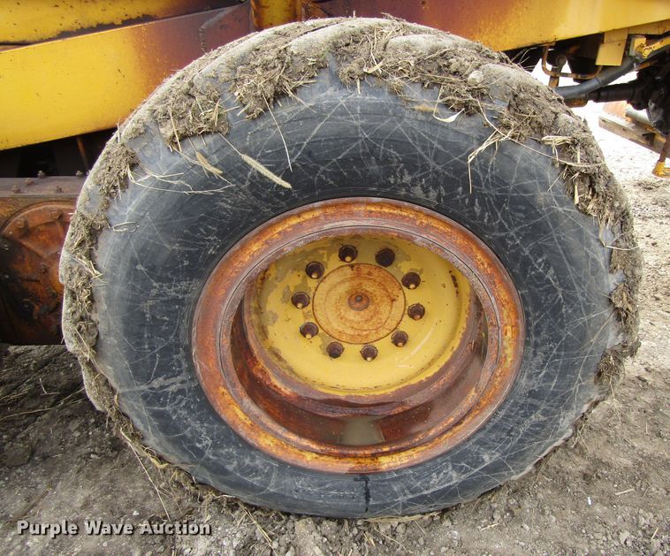 image for item GC9840 1973 Austin Western Super 300  rigid frame motor grader