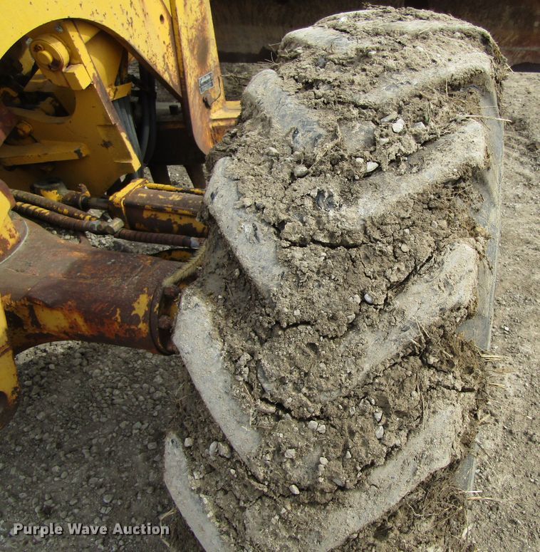 image for item GC9840 1973 Austin Western Super 300  rigid frame motor grader