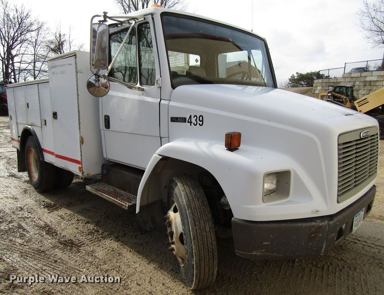 image for item GC9856 2000 Freightliner FL60  utility / service truck