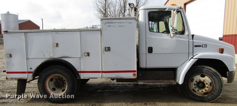 image for item GC9856 2000 Freightliner FL60  utility / service truck