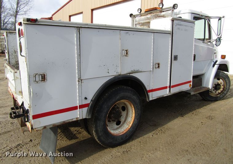 image for item GC9856 2000 Freightliner FL60  utility / service truck