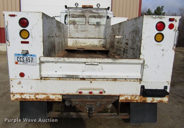 image for item GC9856 2000 Freightliner FL60  utility / service truck