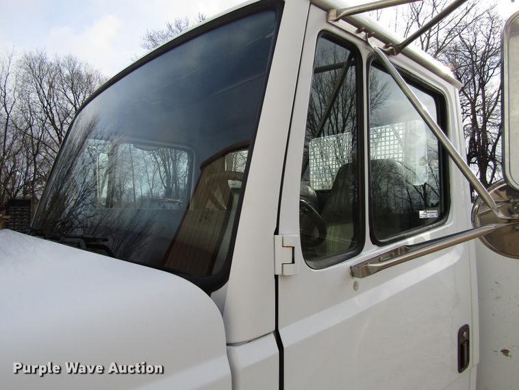 image for item GC9856 2000 Freightliner FL60  utility / service truck