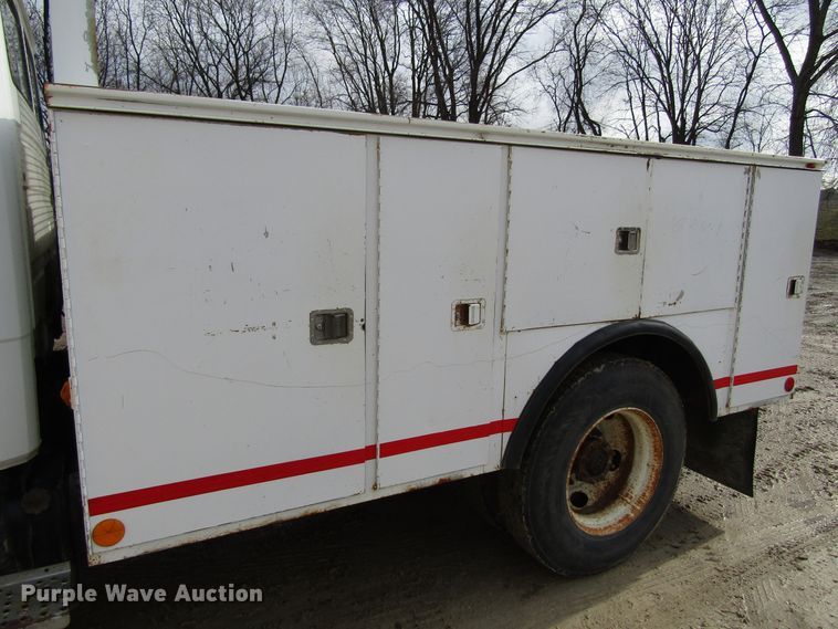 image for item GC9856 2000 Freightliner FL60  utility / service truck