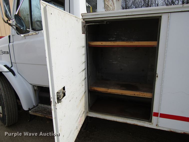 image for item GC9856 2000 Freightliner FL60  utility / service truck