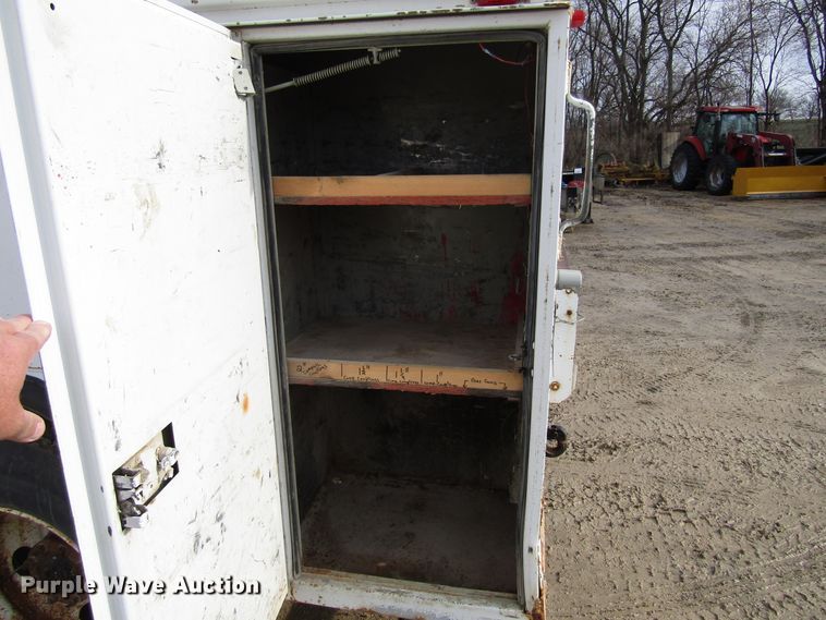 image for item GC9856 2000 Freightliner FL60  utility / service truck