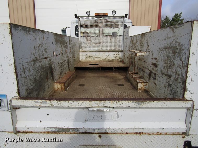 image for item GC9856 2000 Freightliner FL60  utility / service truck