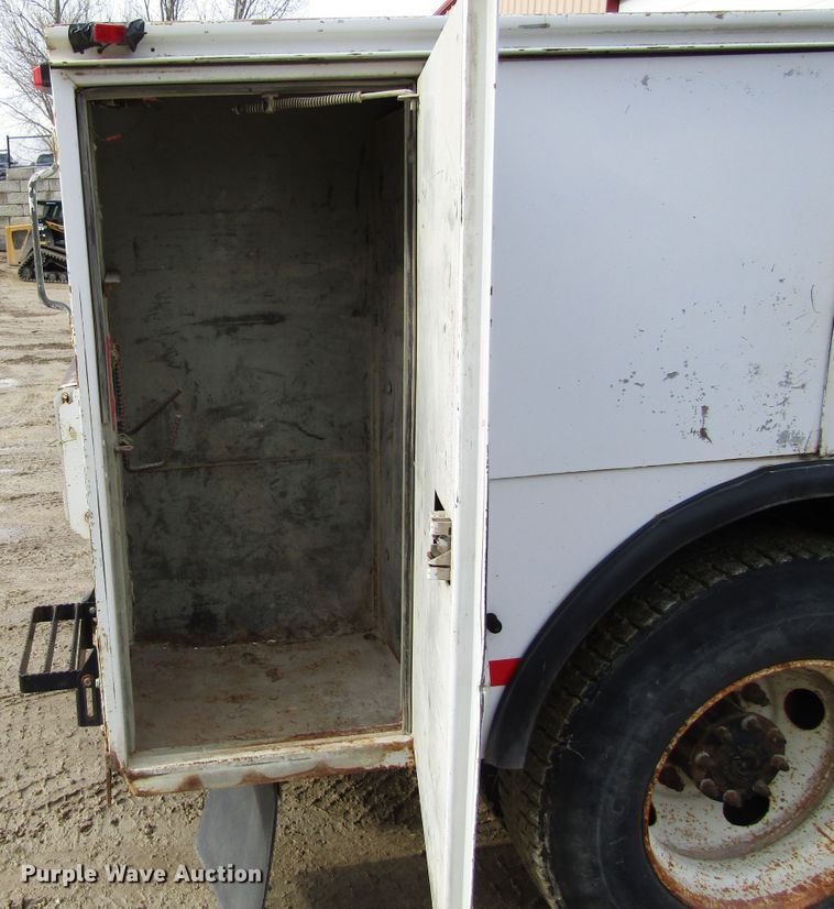 image for item GC9856 2000 Freightliner FL60  utility / service truck