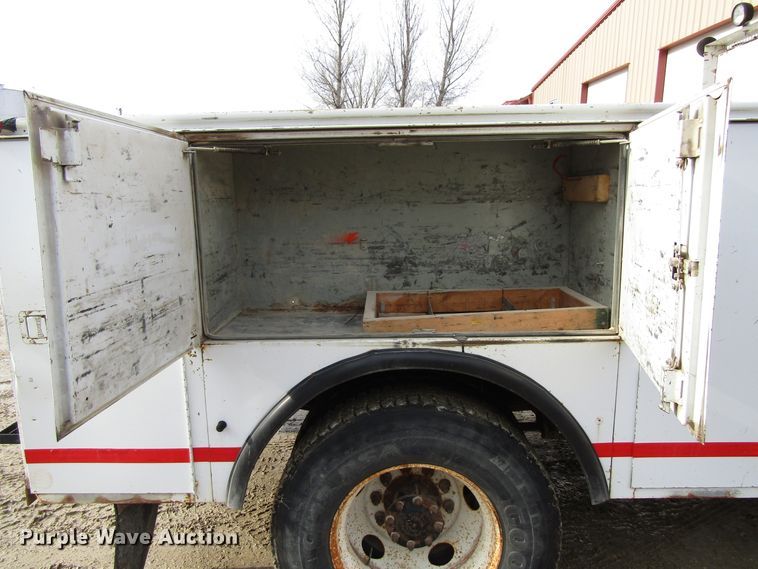 image for item GC9856 2000 Freightliner FL60  utility / service truck