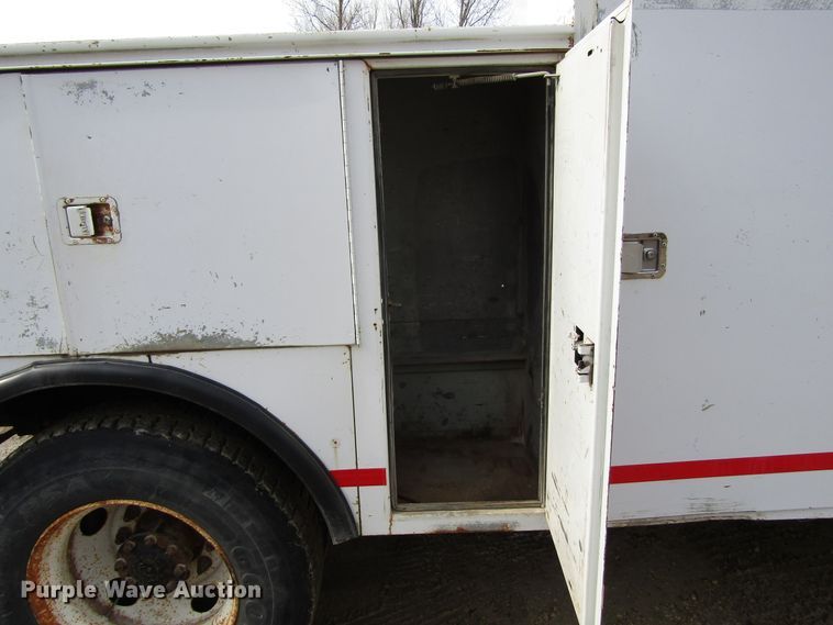 image for item GC9856 2000 Freightliner FL60  utility / service truck