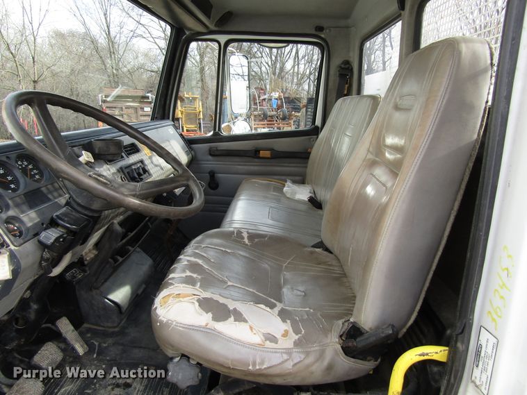 image for item GC9856 2000 Freightliner FL60  utility / service truck