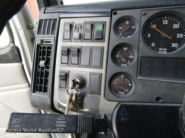 image for item GC9856 2000 Freightliner FL60  utility / service truck