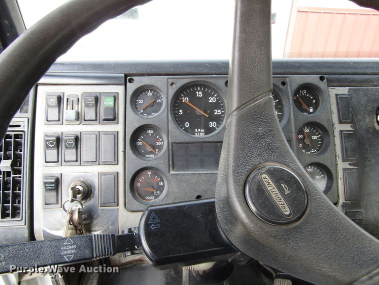 image for item GC9856 2000 Freightliner FL60  utility / service truck