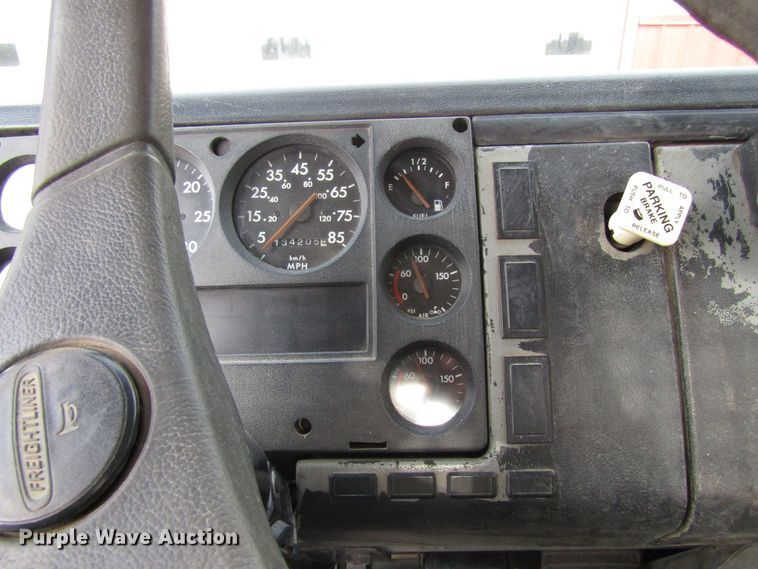 image for item GC9856 2000 Freightliner FL60  utility / service truck