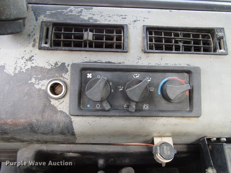 image for item GC9856 2000 Freightliner FL60  utility / service truck