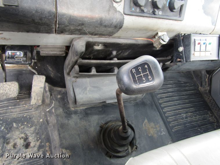 image for item GC9856 2000 Freightliner FL60  utility / service truck