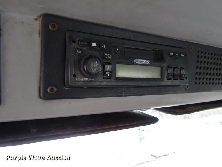 image for item GC9856 2000 Freightliner FL60  utility / service truck