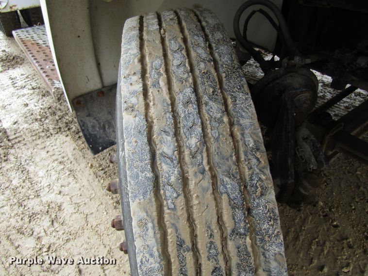 image for item GC9856 2000 Freightliner FL60  utility / service truck