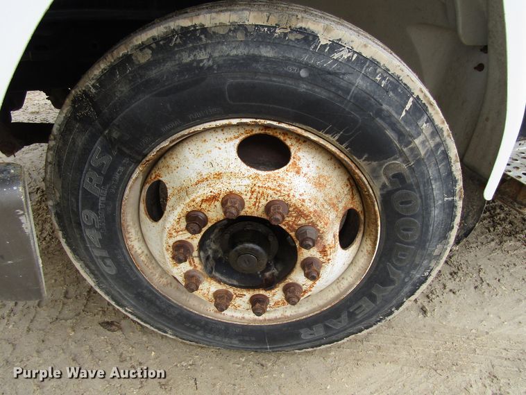 image for item GC9856 2000 Freightliner FL60  utility / service truck