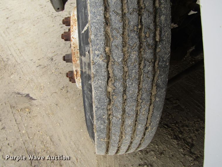 image for item GC9856 2000 Freightliner FL60  utility / service truck