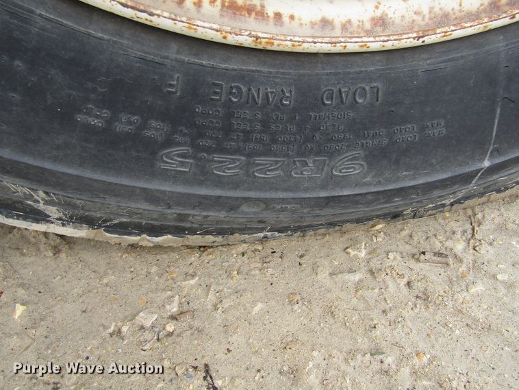 image for item GC9856 2000 Freightliner FL60  utility / service truck