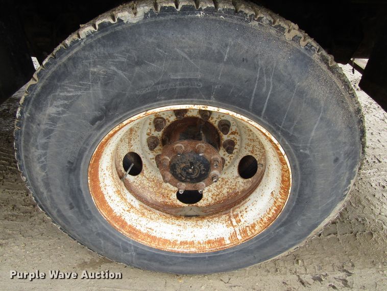 image for item GC9856 2000 Freightliner FL60  utility / service truck