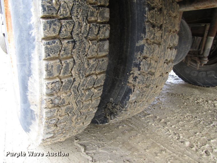 image for item GC9856 2000 Freightliner FL60  utility / service truck