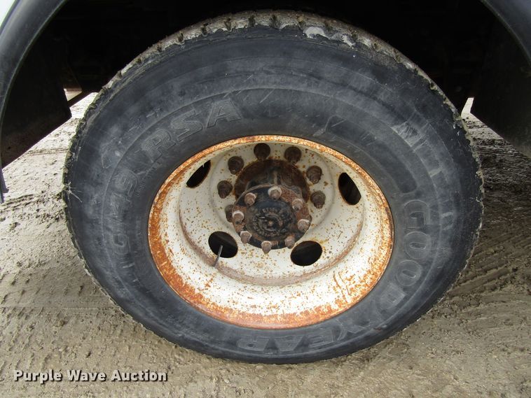 image for item GC9856 2000 Freightliner FL60  utility / service truck