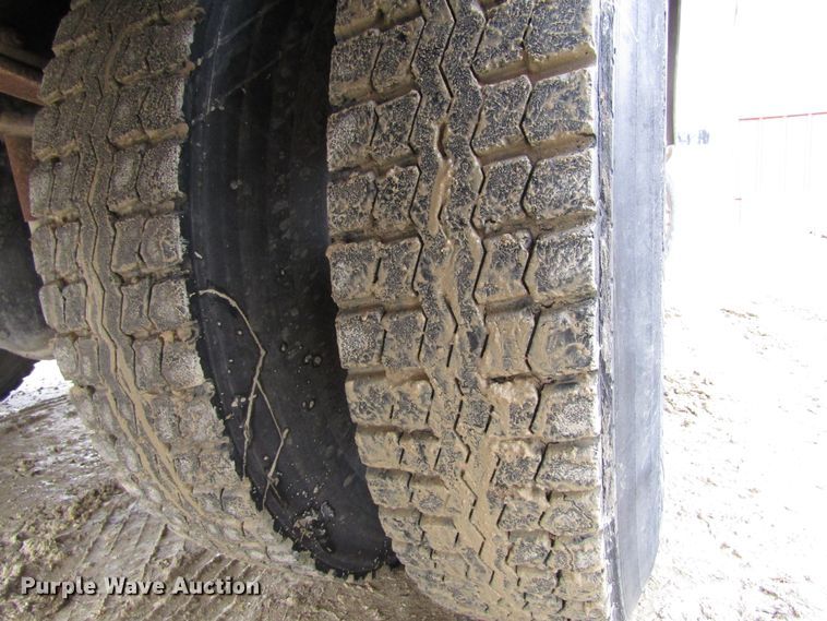 image for item GC9856 2000 Freightliner FL60  utility / service truck