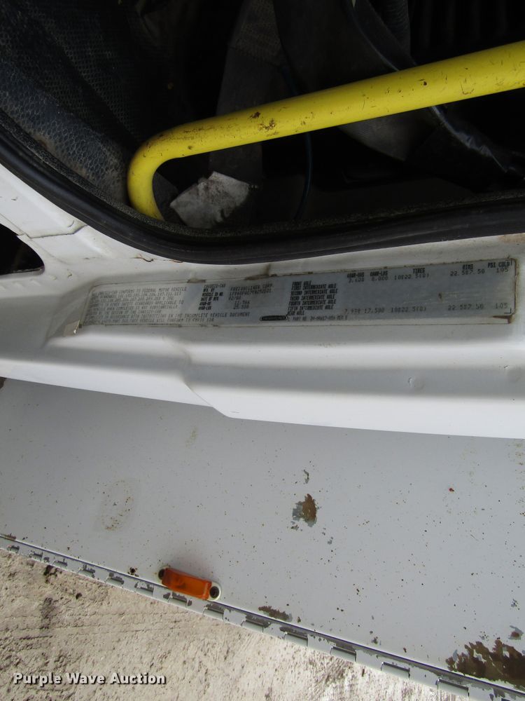 image for item GC9856 2000 Freightliner FL60  utility / service truck