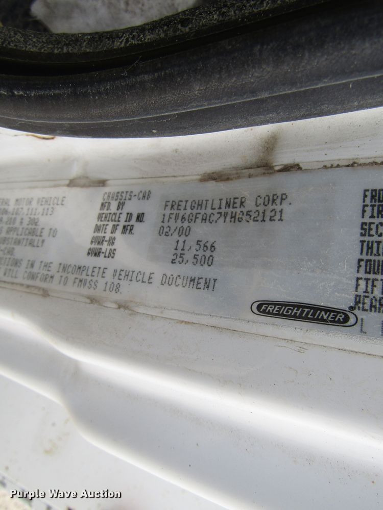 image for item GC9856 2000 Freightliner FL60  utility / service truck