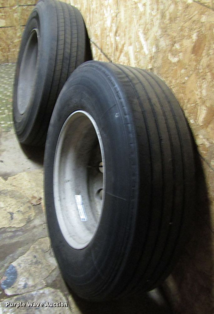 image for item GC9860 (2) tires