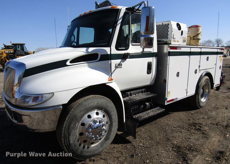 image for item GC9861 2004 International 4300  utility / service truck